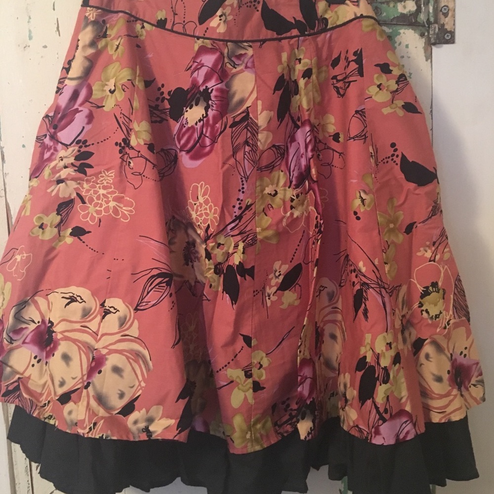 Ladies floral skirt Size L